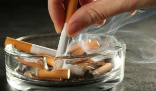 سگریٹ نوشی کو ذہنی کمزوری سے کیوں جوڑا جاتا ہے؟ ماہرین نے وضاحت کردی