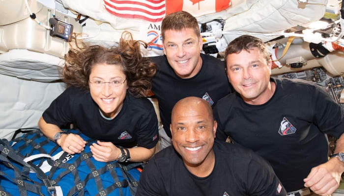 آرٹمس  ٹو مشن کے چار وں خلاباز وں کی کامیاب  واپسی