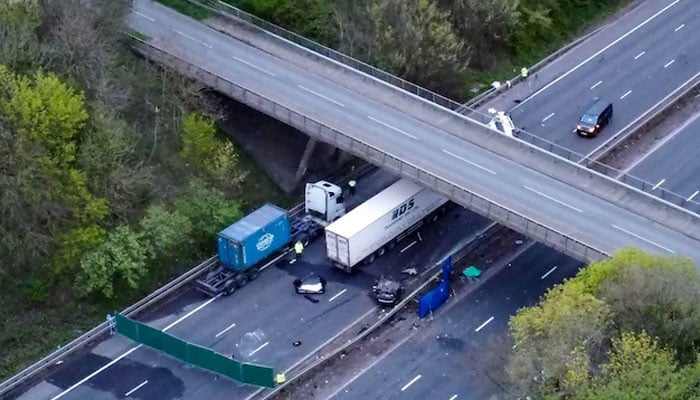 موٹروے ایم ون پر خوفناک حادثہ 2 نوجوان ہلاک