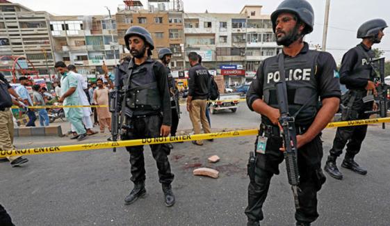 نیو کراچی: فائرنگ سے چائے کے ہوٹل پر بیٹھا پولیس اہلکار زخمی