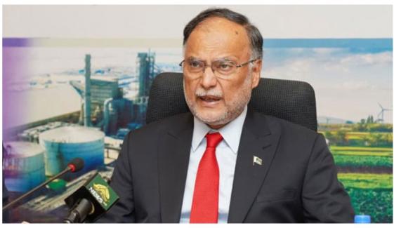 پاکستان کا مؤقف ہے مذاکرات کے دور میں ’مکمل جنگ بندی‘ ہونی چاہیے: احسن اقبال