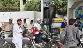 پیٹرولیم مصنوعات کی قیمتوں میں کمی پر عوام کا خیر مقدم