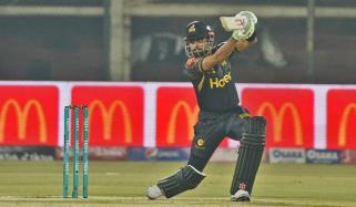 بابر اعظم نے پی ایس ایل میں 4 ہزار رنز کا سنگِ میل عبور کرلیا 