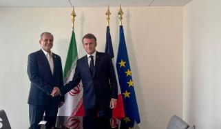 ایرانی صدر سے کہا ہے اسلام آباد میں امن کے موقع سے فائدہ اٹھائیں: میکروں 