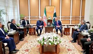 ہم مذاکرات کے لیے موجود ہیں لیکن امریکیوں پر اعتبار نہیں، ایرانی تجزیہ کار