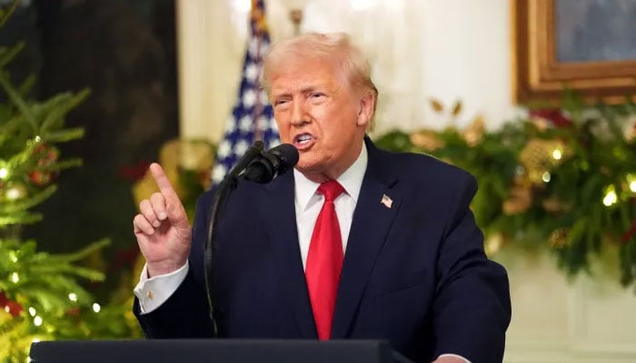 ایران کی بحریہ مکمل طور پر تباہ ہوگئی ہے، اسکے 158 جنگی جہاز سمندر میں ڈوب گئے، ڈونلڈ ٹرمپ - فوٹو: فائل