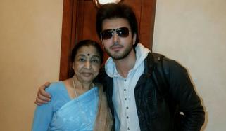 ’آپ چلی گئیں لیکن دل ابھی بھرا نہیں‘، عمران عباس کا آشا بھوسلے کو خراجِ عقیدت