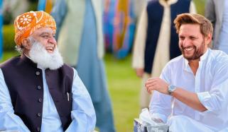 مولانا فضل الرحمان کی شاہد آفریدی کے گھر آمد، سابق کپتان کا اظہار مسرت