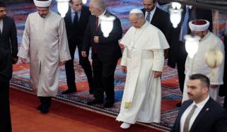 پوپ لیو کا الجزائر میں جوتے اتار کر جامع مسجد کا دورہ 