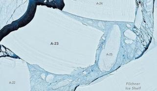 دنیا کا سب سے بڑا آئس برگ A-23A ٹوٹ کر بکھر گیا