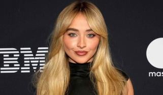  سبرینا کارپینٹر نے عربی مداحوں سے معافی مانگ لی