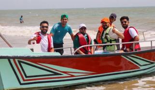 پی ایس ایل 11 میں ریسٹ ڈے پر راولپنڈیز کی کراچی کے ساحل پر پکنک