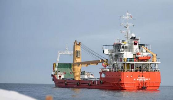 ناکہ بندی کے باوجود ایرانی سپر ٹینکر آبنائے ہرمز سے گزر گیا