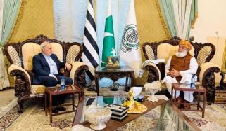 ایرانی سفیر رضا امیری مقدم نے مولانا فضل الرحمان کے موقف کی تائید کردی 