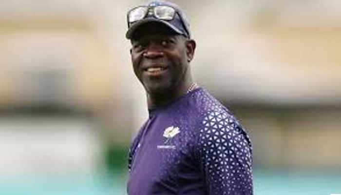 بابر جس انداز میں کھیل رہے ہیں دیکھ کر خوشی ہورہی ہے، اوٹس گبسن