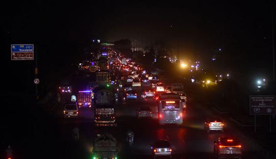 دکانیں، مارکیٹس اور شاپنگ مالز رات 8 بجے بند کرنے کا حکم