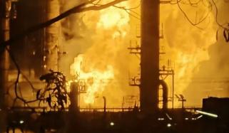 آسٹریلیا کی سب سے بڑی آئل ریفائنری میں آگ پر 12 گھنٹے بعد قابو پالیا گیا