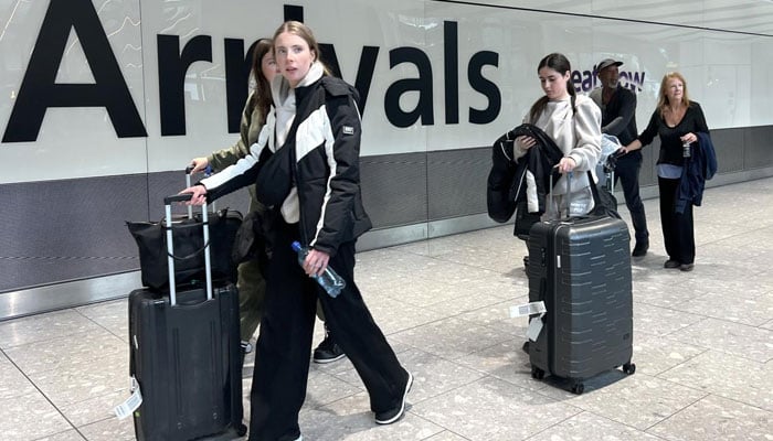 مشرق وسطیٰ میں جنگ، لندن کے ہیتھرو ایئرپورٹ پر مسافروں کی تعداد بڑھ گئی