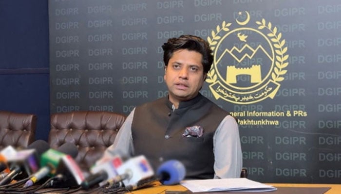 وزیرِ اعلیٰ خیبر پختون خوا کے معاونِ خصوصی برائے اطلاعات شفیع جان— فائل فوٹو