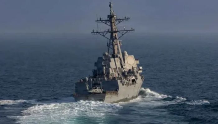 US deploys 12 ships and 10,000 troops to enforce Iranian port blockade