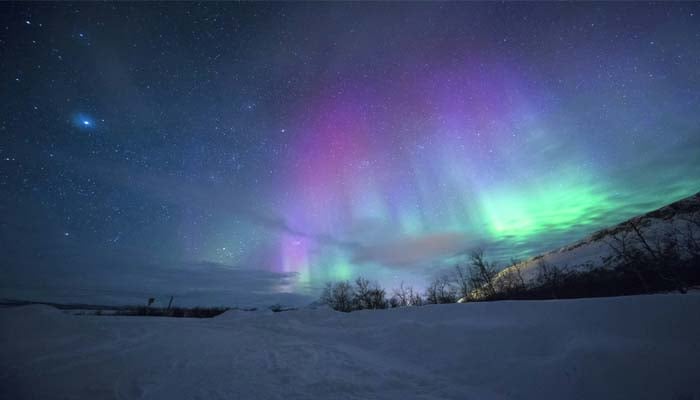 Northern lights may be visible as far south as Illinois, Oregon tonight