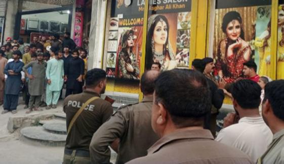 لودھراں: بیوٹی پارلر میں شادی سے 1 گھنٹہ پہلے قتل کی گئی لڑکی کی نمازِ جنازہ ادا