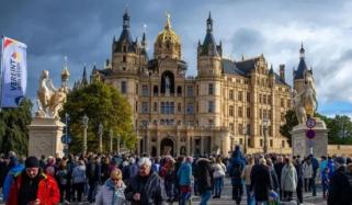 جرمنی میں بیماری کے پہلے دن کی تنخواہ کٹنے کا امکان