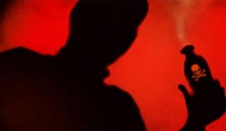 لاہور: نامعلوم شخص نے کار سوار پر تیزاب پھینک دیا