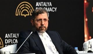 ہم آبنائے ہرمز کو کھلا رکھنا چاہتے ہیں: ایرانی نائب وزیرِ خارجہ