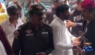 سکھر: قبائل میں تصفیے کیلئے سرنڈر کرنے والے کئی ڈاکوؤں کو بھی سرکٹ ہاؤس لایا گیا 