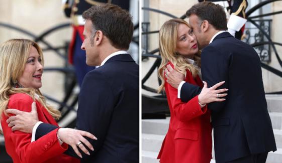 فرانسیسی صدر کا اٹلی کی وزیراعظم سے ملنے کا طریقہ مناسب یا غیر مناسب؟ سوشل میڈیا پر بحث