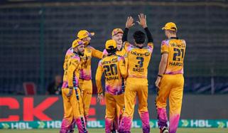 پی ایس ایل الیون: پشاور زلمی کی کوئٹہ گلیڈی ایٹرز کو 118 رنز سے شکست