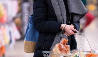 مشرقی وسطٰی جنگ: برطانیہ میں لوگوں کی زندگی پر اثر پڑنے لگا، مالی فکرمندی