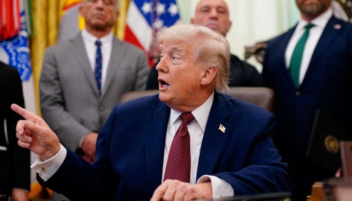 قایران کا جوہری ہتھیارتک پہنچنا ہمارے زیرِ غور نئے معاہدے کے ساتھ نہ ہوگا اور نہ ہی ہو سکتا ہے، ڈونلڈ ٹرمپ - فوٹو: فائل