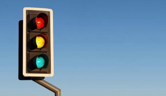 کراچی میں ٹریفک سگنلز کو بین القوامی طرز پر منتقل کرنے کا فیصلہ