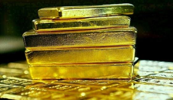سونے کی فی تولہ قیمت میں 4900 روپے کی کمی