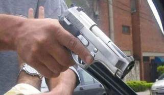 کراچی: نیوسبزی منڈی کے قریب مسلح ملزمان پیٹرول پمپ کے مالک کو گولی مار کر 75 لاکھ لوٹ کر فرار