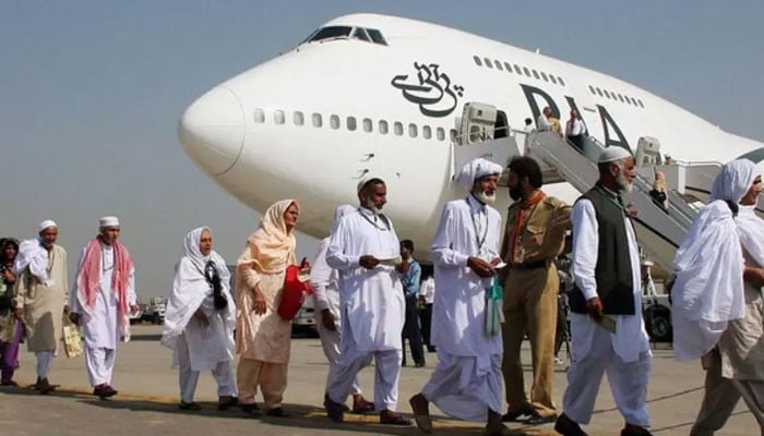 حج فلائٹ آپریشن:  آج 13 پروازوں سے مزید ساڑھے 3 ہزار عازمین روانہ ہونگے