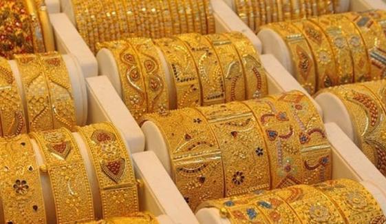 ملک میں فی تولہ سونے کی قیمت میں 4900 روپے کی کمی