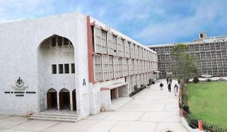 نقل و بد انتظامی پر میٹرک بورڈ کراچی کے 3 افسران معطل