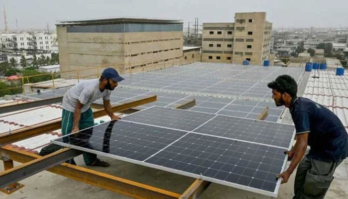 سولر سسٹم لگوانے والے صارفین کیلئے نیپرا لائسنس لازمی قرار