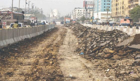 کراچی: ایم اے جناح روڈ پر سی بریز کے قریب سڑک ٹریفک کیلئے بند