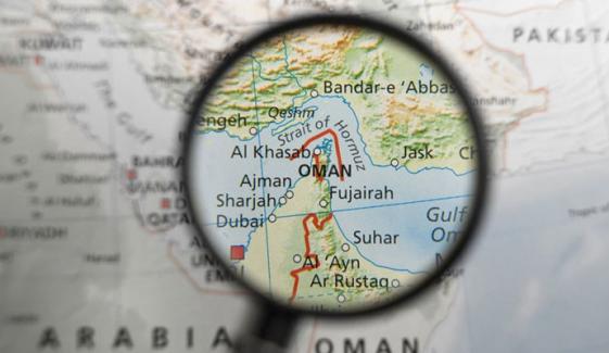 امریکی ناکہ بندی کے باوجود درجنوں ٹینکرز نے آبنائے ہرمز عبور کر لی