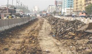 کراچی: ایم اے جناح روڈ پر سی بریز کے قریب سڑک ٹریفک کیلئے بند