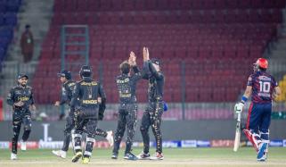 کراچی کنگز کا پشاور زلمی کیخلاف ٹاس جیت کر بیٹنگ کا فیصلہ