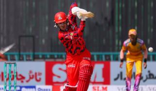 پی ایس ایل 11: کراچی کنگز کا پشاور زلمی کو 183 رنز کا ہدف