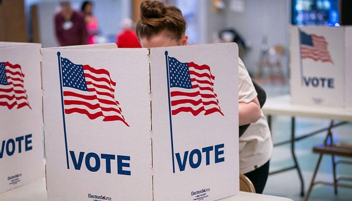 ریاست ورجینیا: ووٹرز نے کانگریس کی نشستوں کیلئے نئی حلقہ بندی سے متعلق ریفرنڈم کے حق میں ووٹ دیا