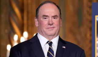 امریکا کے وزیر بحریہ جان سی فیلن اچانک عہدے سے مستعفی ہوگئے