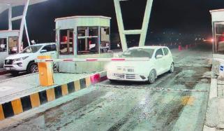 کراچی: شاہراہ بھٹو پر ڈاکو شہری سے 25 لاکھ روپے لوٹ کر فرار