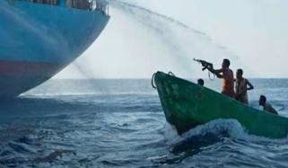 صومالیہ کے قریب آئل ٹینکر یرغمال، پاکستانی عملے کی بازیابی کی کوششیں تیز